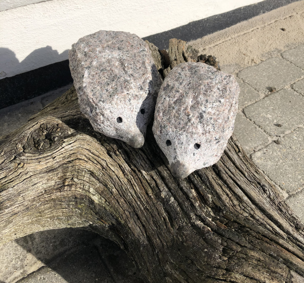 Pindsvine af granit